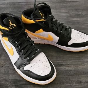 Wmns Air Jordan 1 Mid SE 'White Laser Orange'Wmns Air Jordan 1 Mid size 8.5